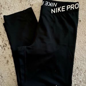 Nike pro capri leggings
